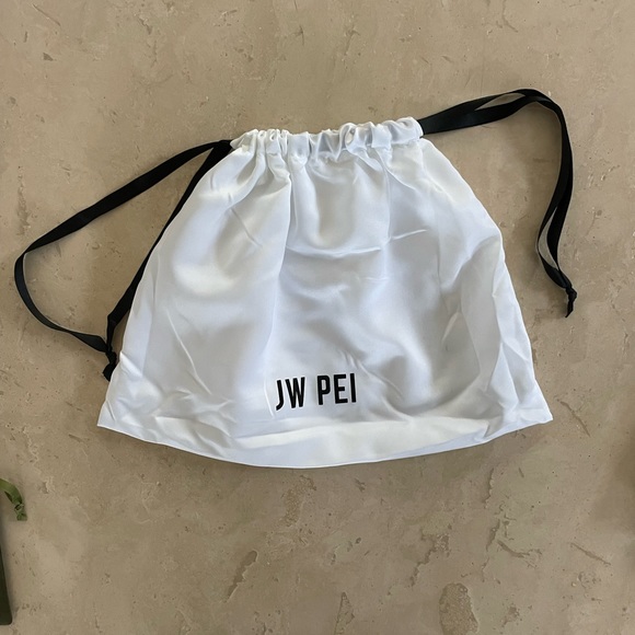 JW PEI dust bag - Picture 2 of 3
